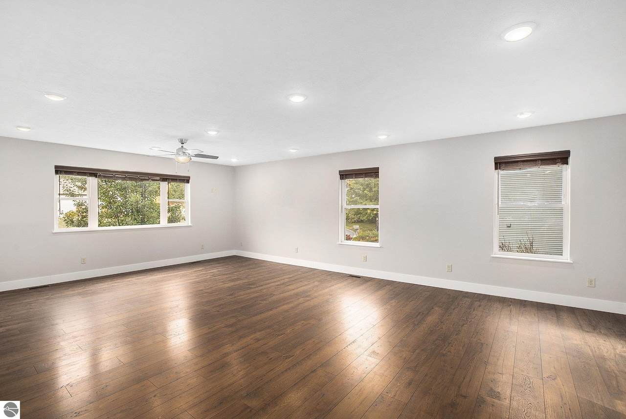 https://bt-photos.global.ssl.fastly.net/nglrmls/1280_boomver_1_1939234-2.jpg