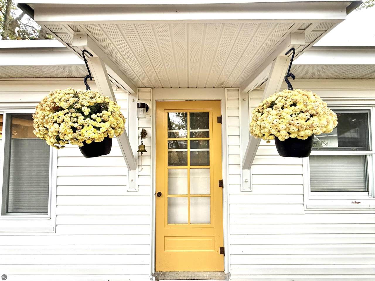 438 Davis Street - Photo 1