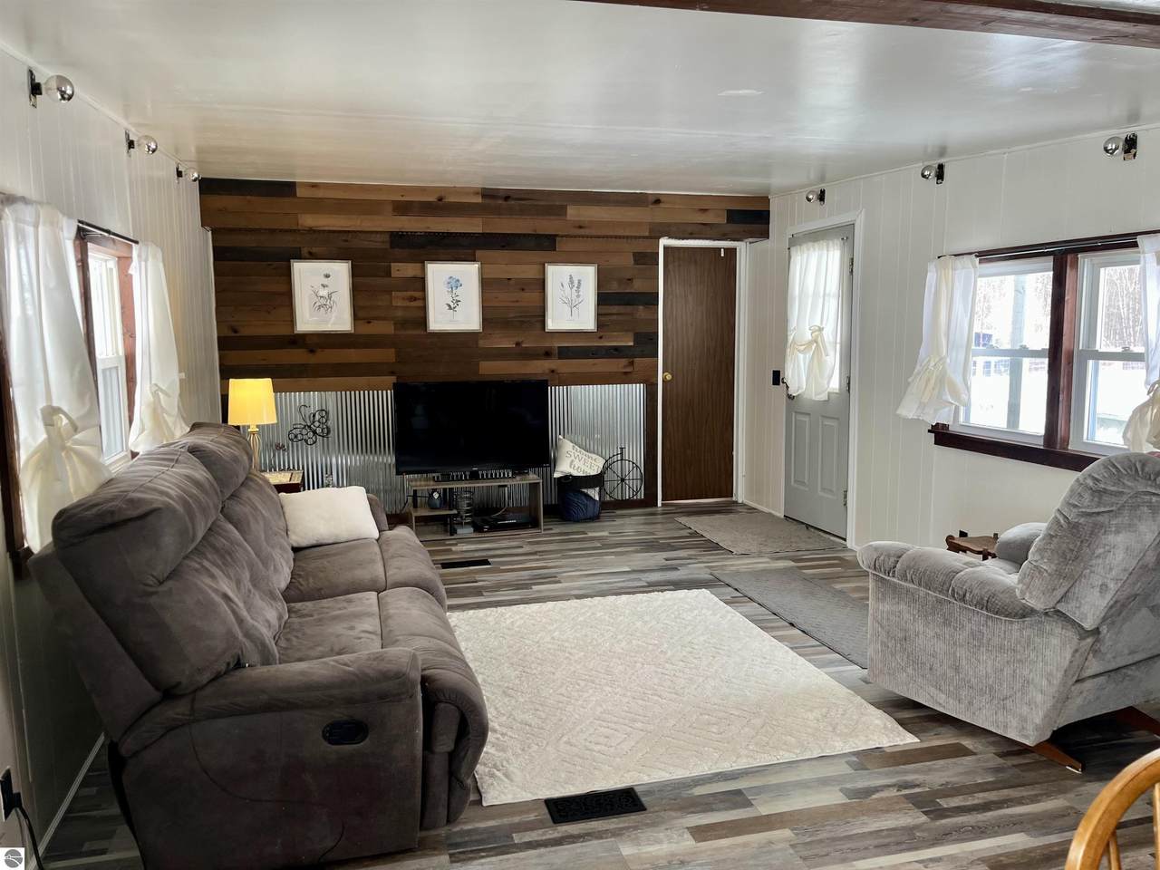 7813 Standish Road - Photo 1