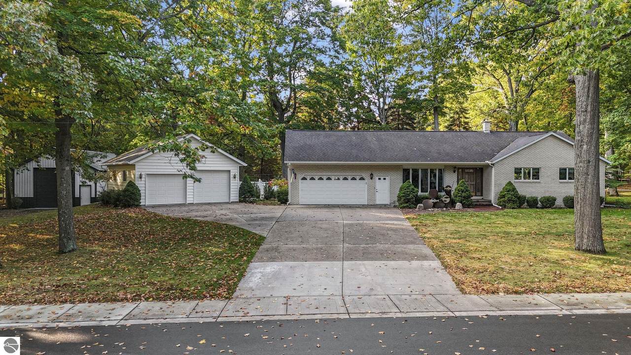 100 Maple Avenue - Photo 1