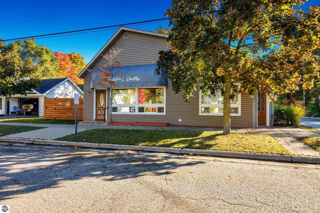 709 Wadsworth Street - Photo 1