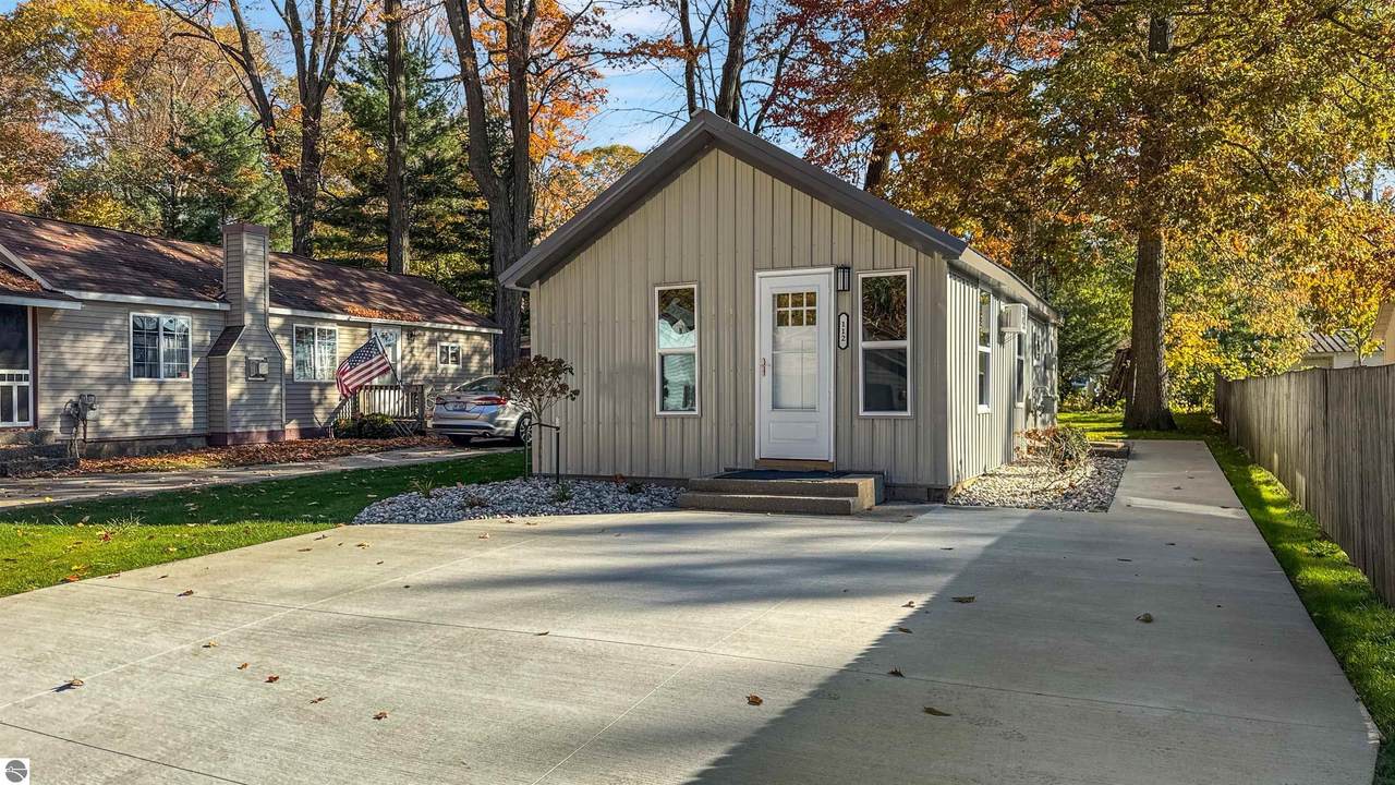 112 Iroquois Place - Photo 1