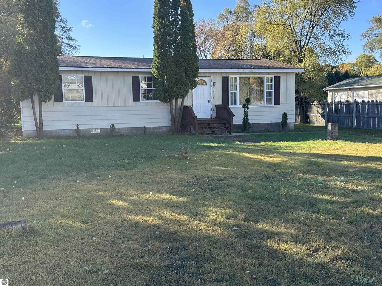 221 Dwyer Avenue - Photo 1