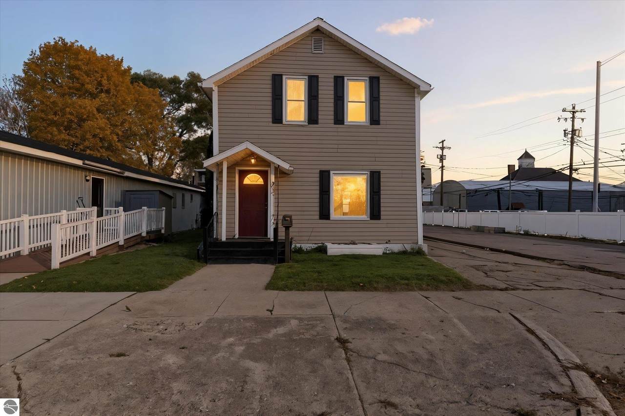 418 Woodworth Avenue - Photo 1