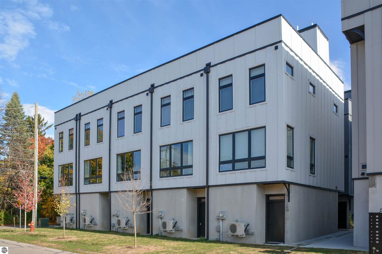 208 Gillis Street - Photo 1