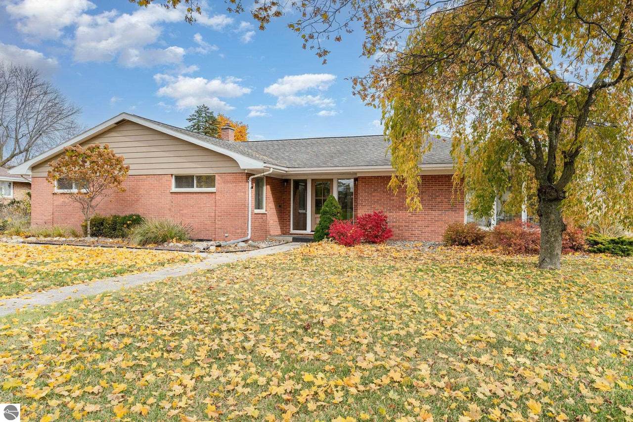 424 Fairlane Drive - Photo 1