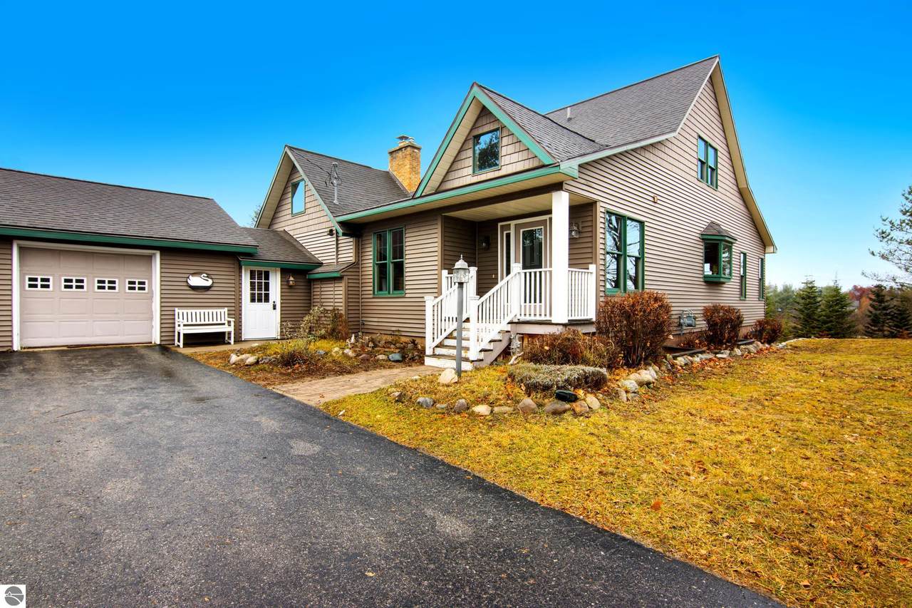 211 Beech Street - Photo 1