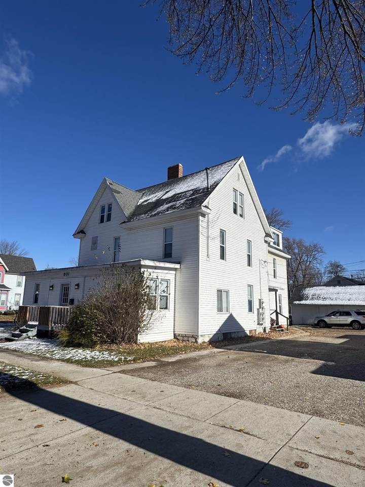 501 University - Photo 1