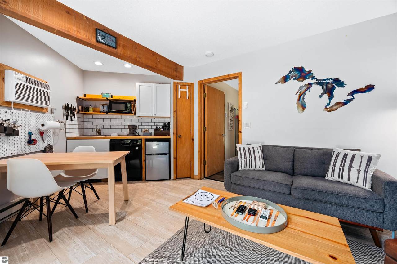 6687 Schuss Mountain Lane - Photo 1