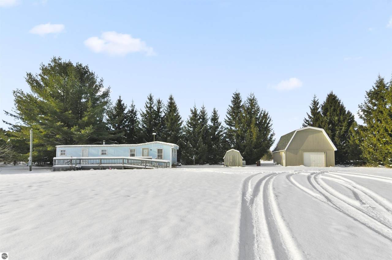 885 7 Mile Road - Photo 1