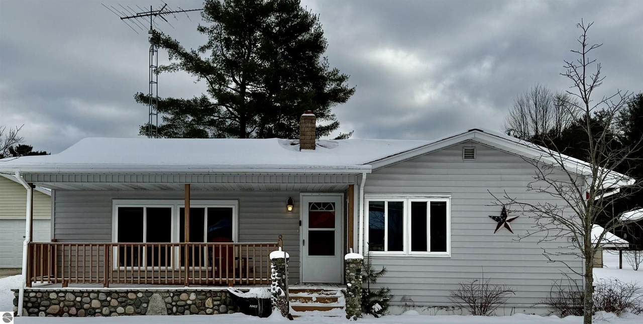 704 Wadsworth - Photo 1