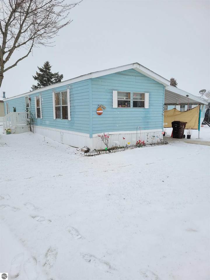 7361 Queens Court - Photo 1