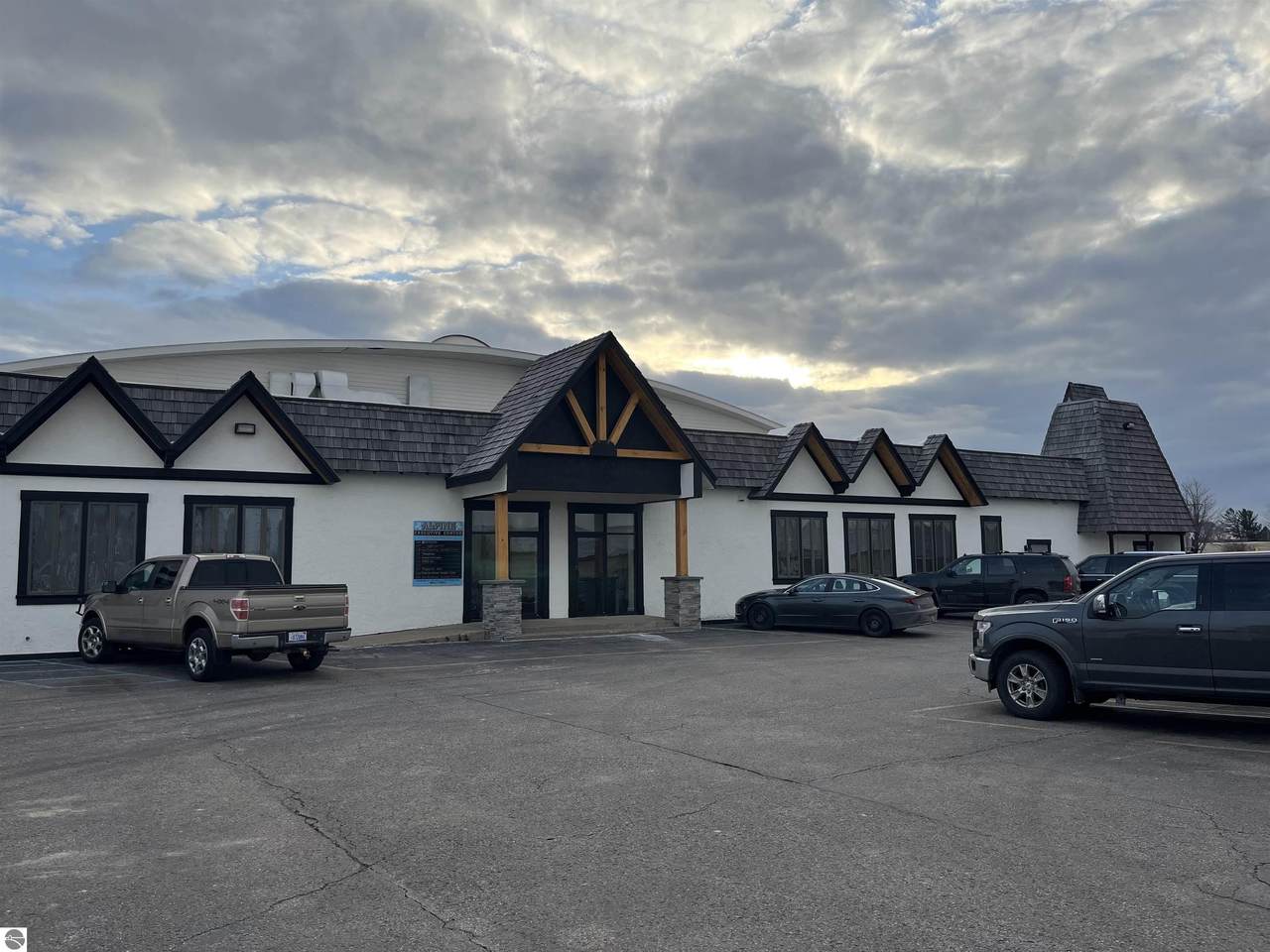 400 Main Street - Photo 1