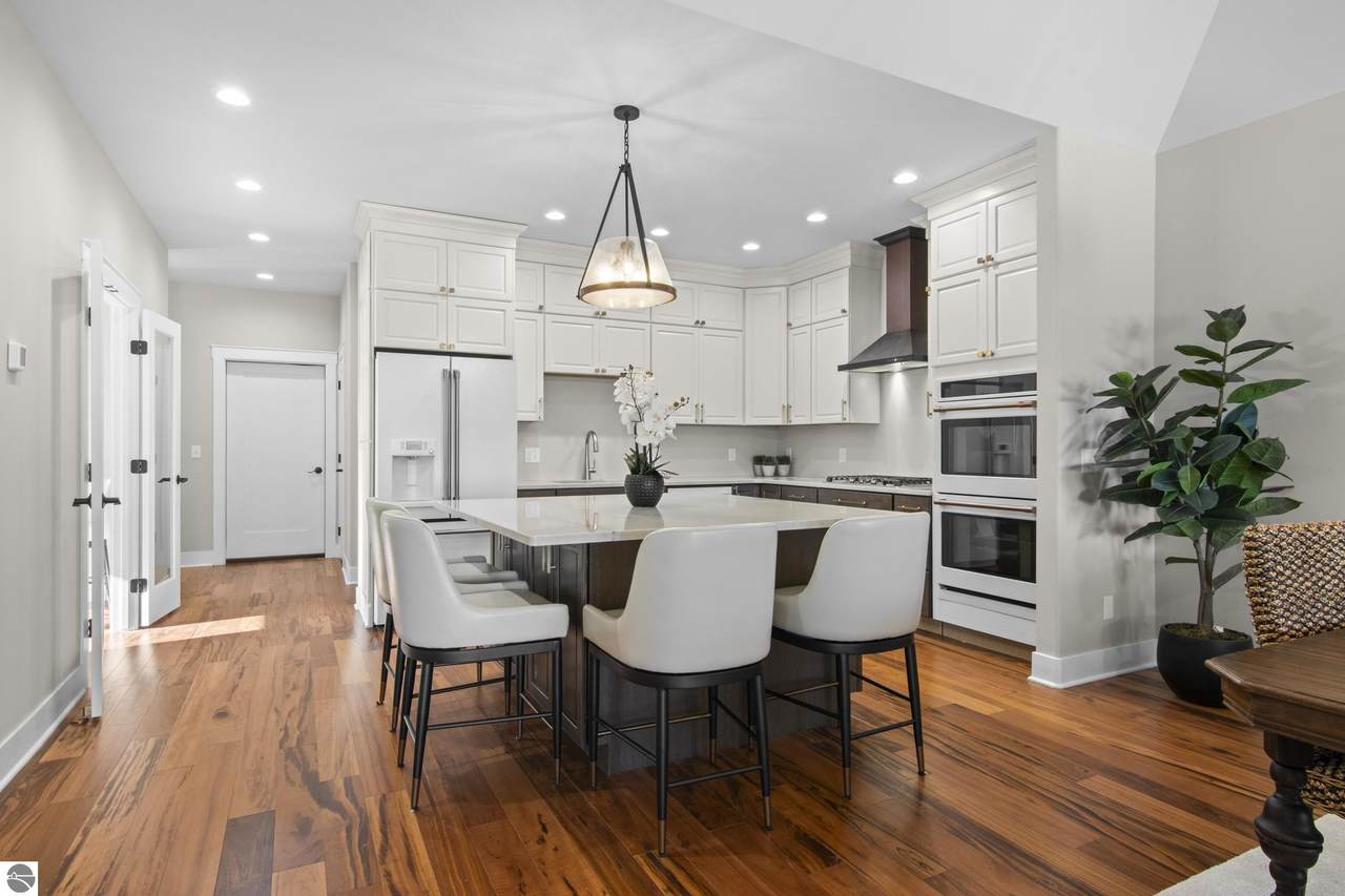 766 Waypoint Circle - Photo 1