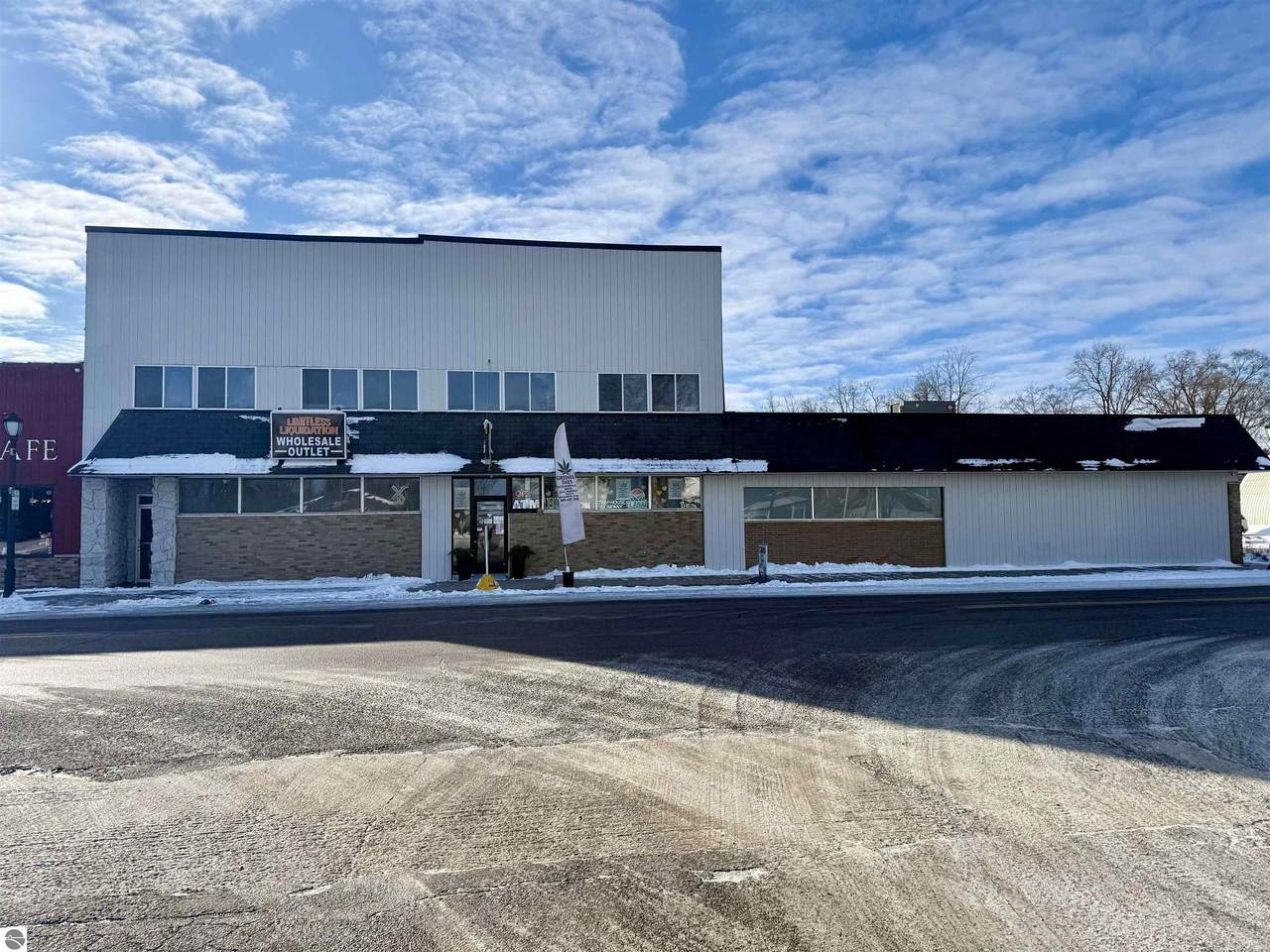 204 Saginaw Street - Photo 1