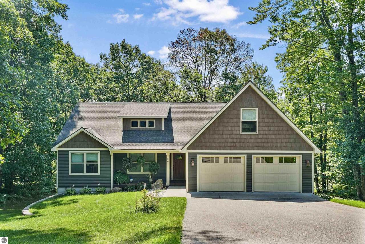 180 Hunters Ridge - Photo 1