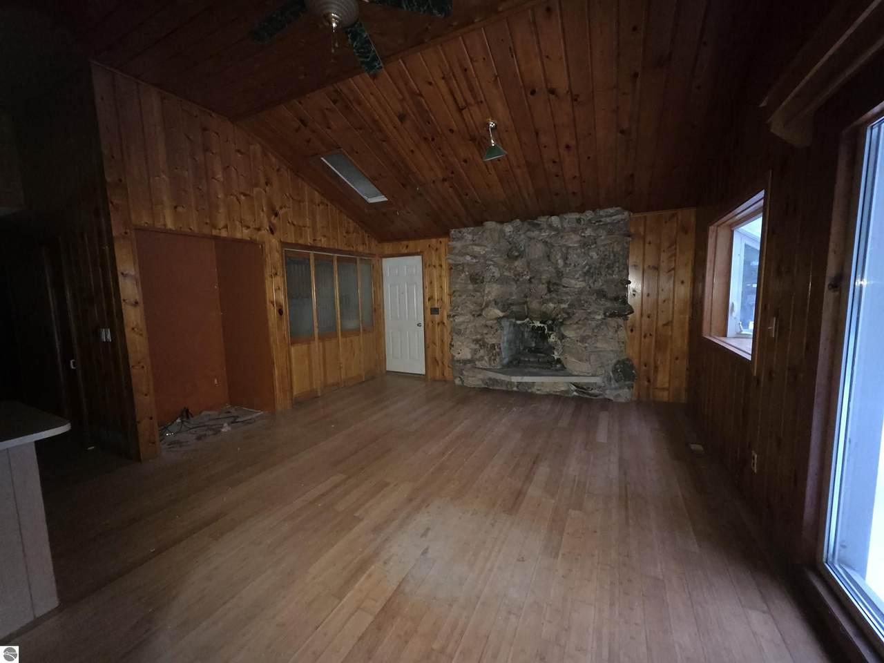 https://bt-photos.global.ssl.fastly.net/nglrmls/1280_boomver_1_1942311-2.jpg