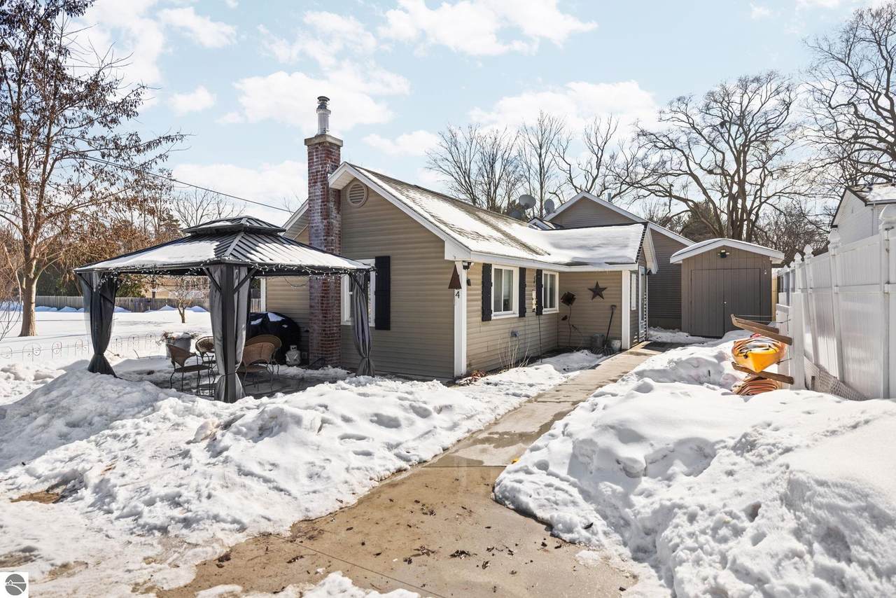 424 Sixteenth Street - Photo 1