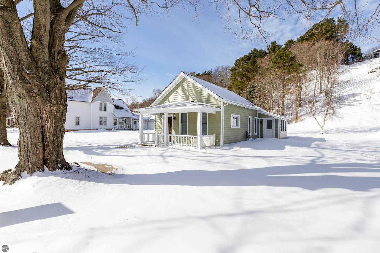 605 Lincoln Avenue - Photo 1