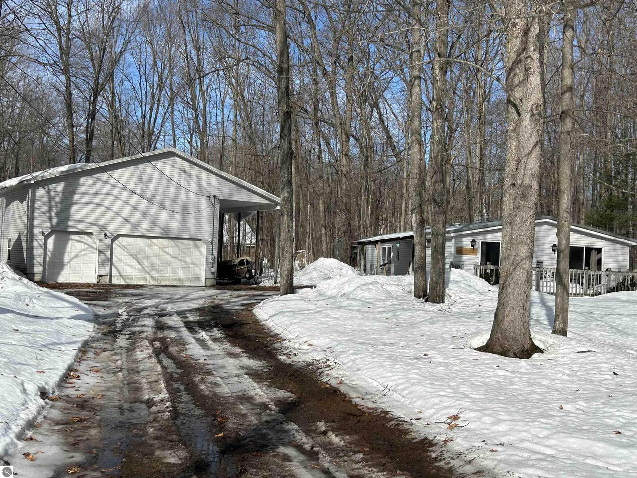 4640 Circle Drive Ne - Photo 1