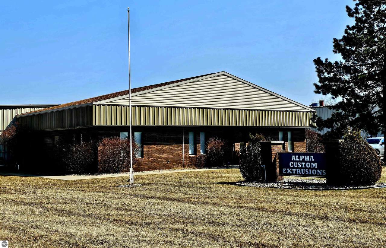 800 Woodside Drive - Photo 1