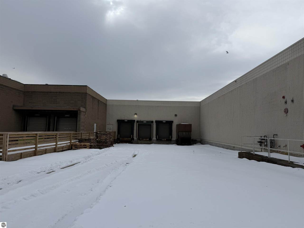 https://bt-photos.global.ssl.fastly.net/nglrmls/1280_boomver_1_1943212-2.jpg