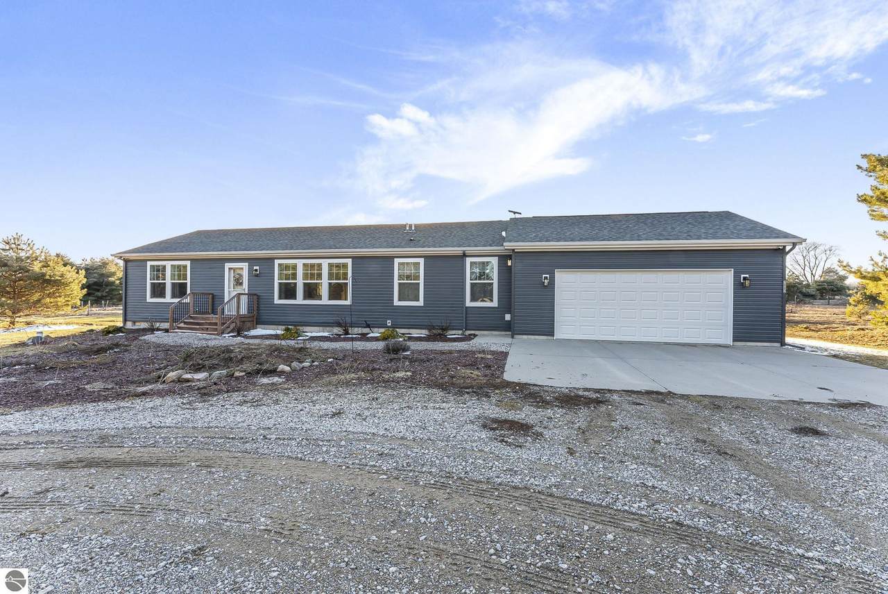 2082 Mackinaw Trail - Photo 1