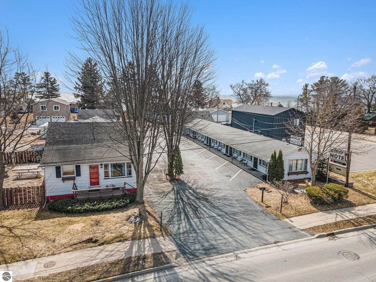 1100 Bay Street - Photo 1