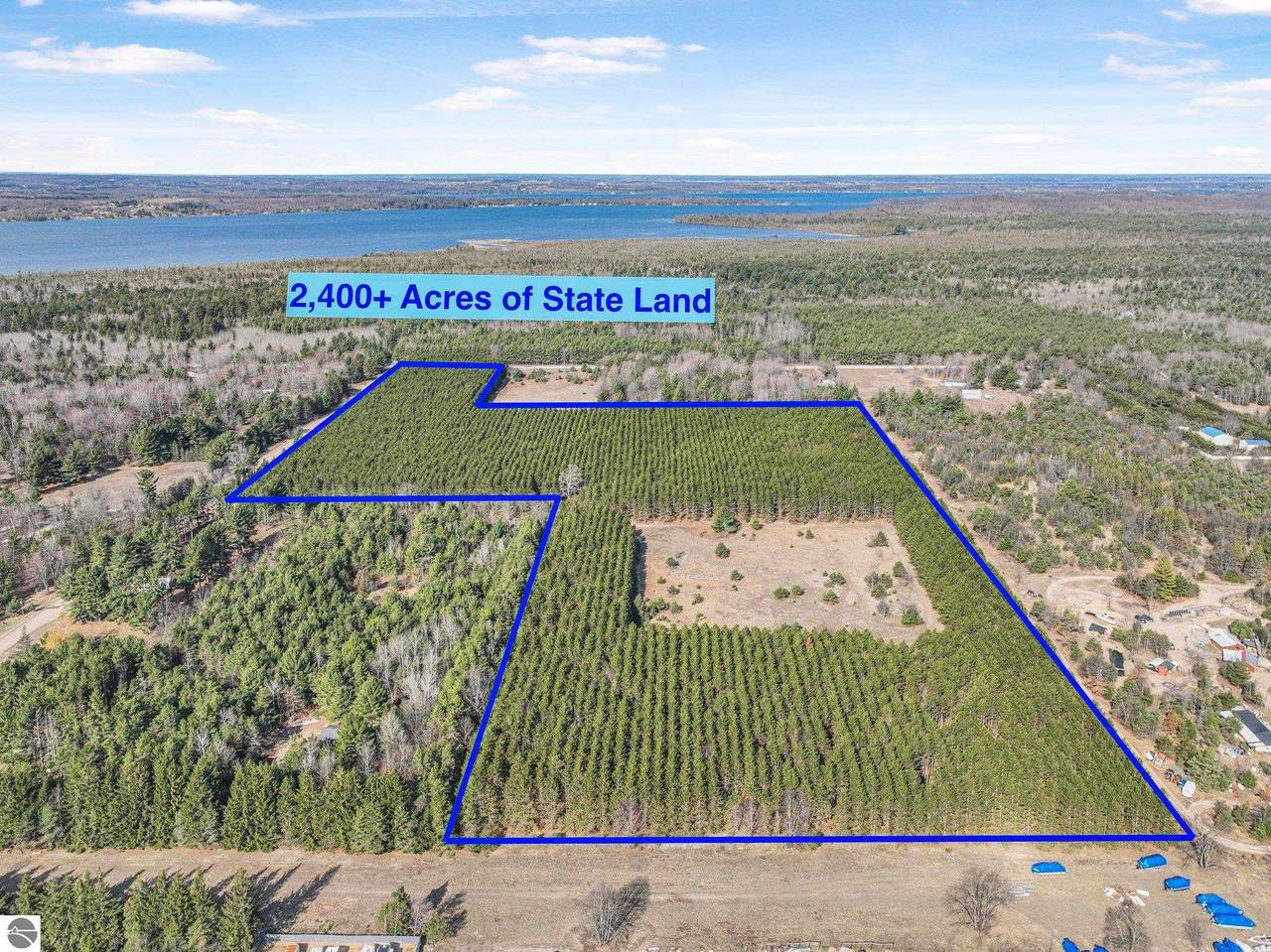 7020 Round Lake Road - Photo 1