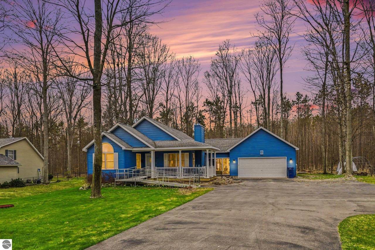 327 Eden Street - Photo 1