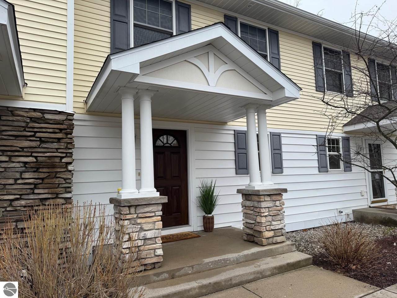 1495 Newport Street - Photo 1