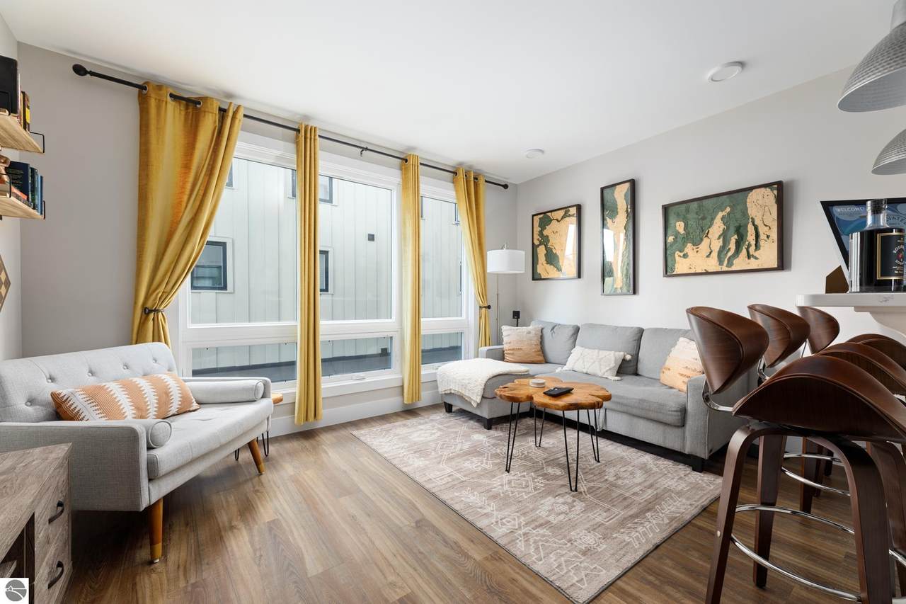 138 Gillis Street - Photo 1