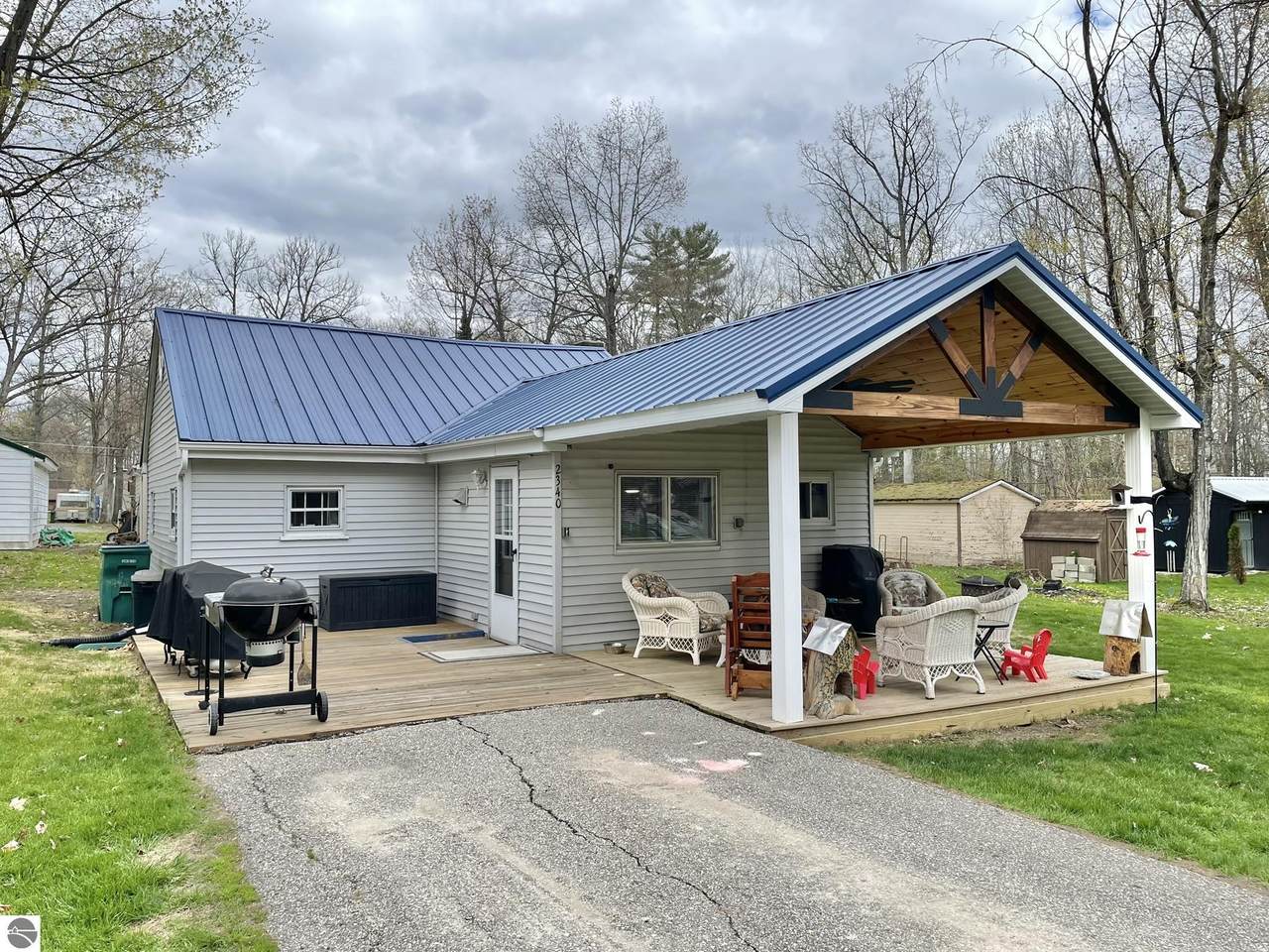 2340 Greenwood Road - Photo 1