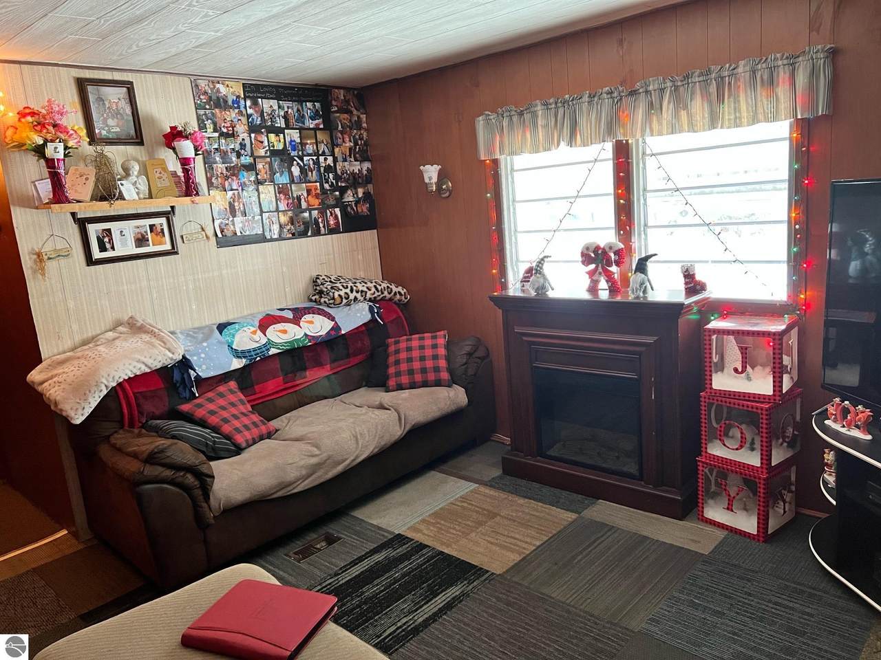 593 Pine Street - Photo 1