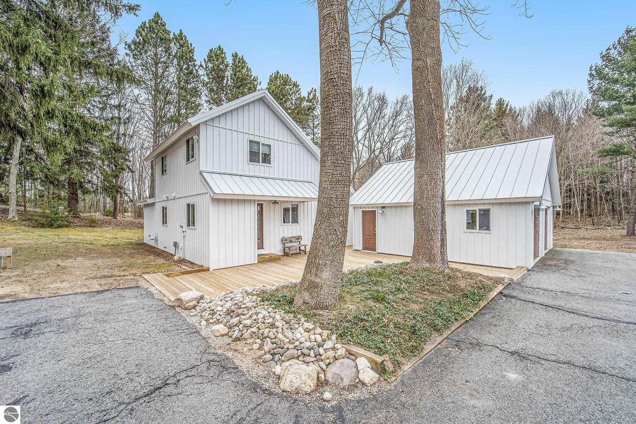 1100 Bellows Avenue - Photo 1