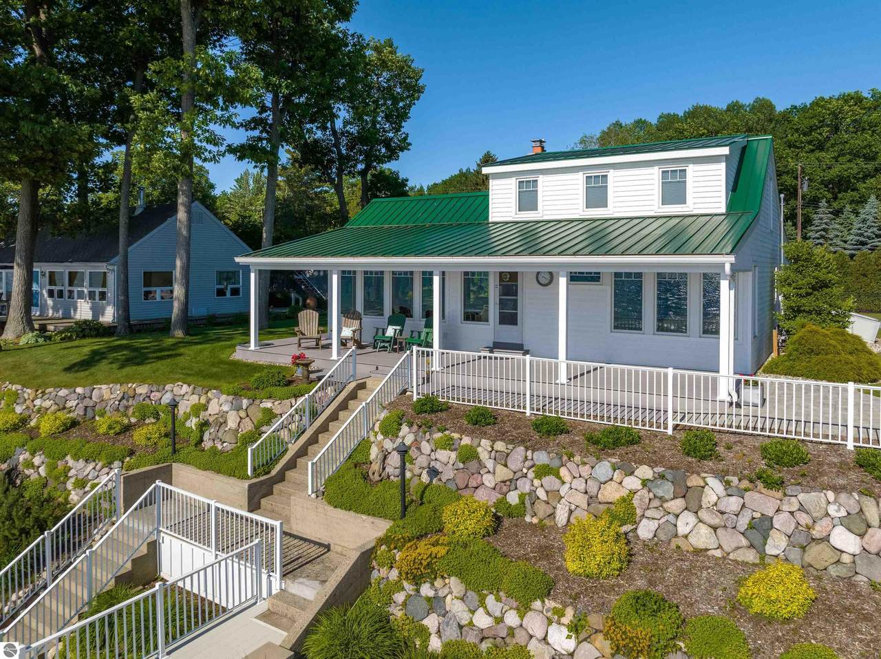 2076 Huron Rd - Photo 1