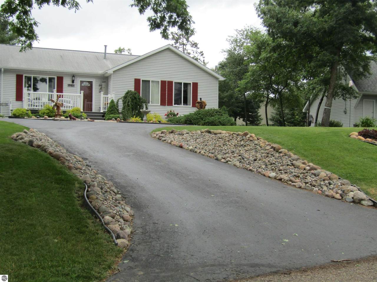 3290 Shawnee Trail - Photo 1