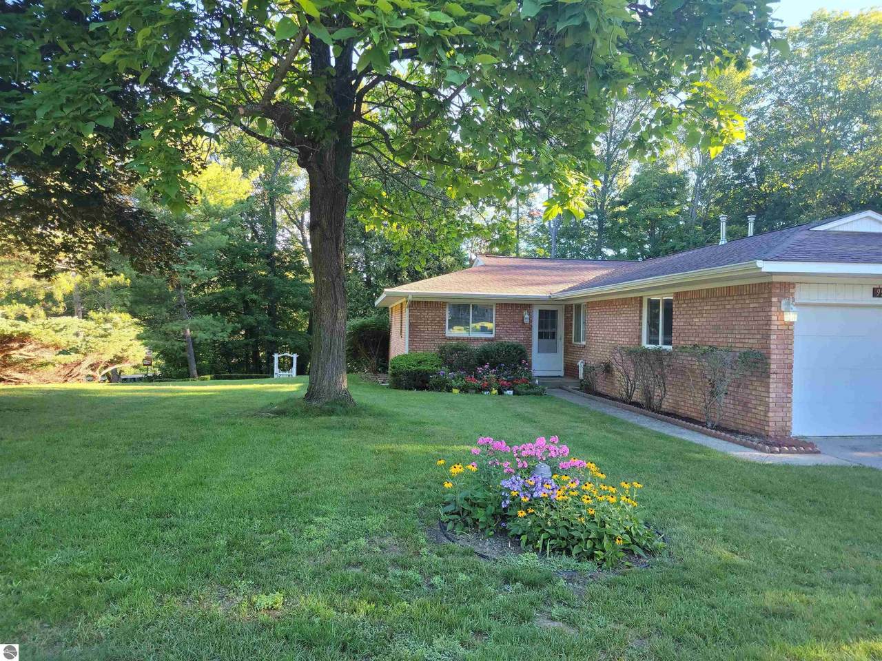 9994 Edgewood Avenue - Photo 1