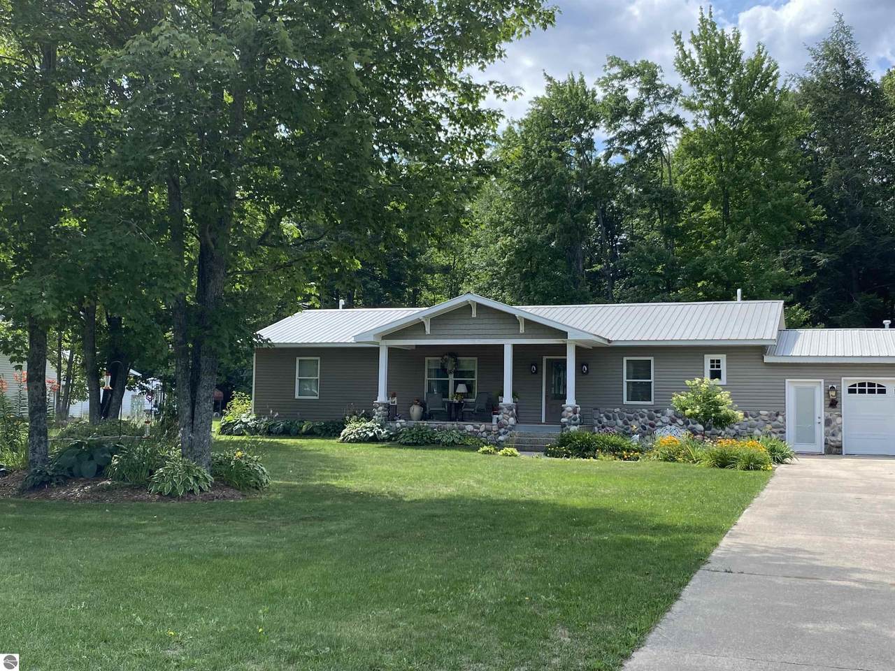 1526 Dorena Drive - Photo 1