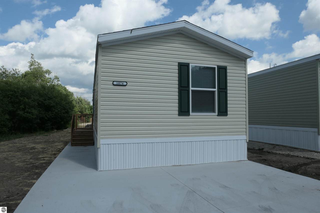1075 Hemlock - Photo 1