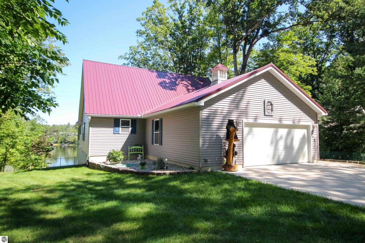 7644 Beech - Photo 1