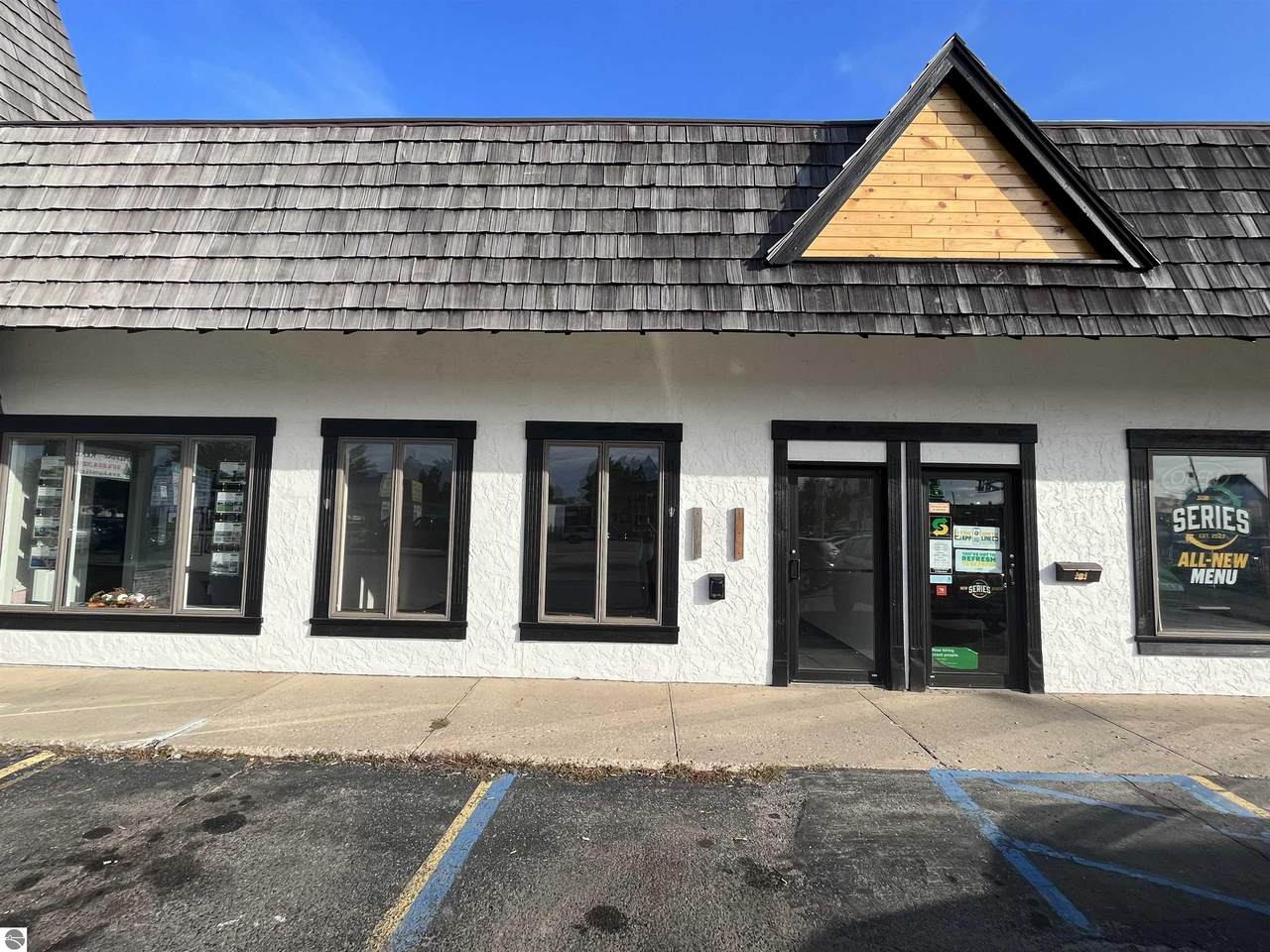 400 Main Street - Photo 1