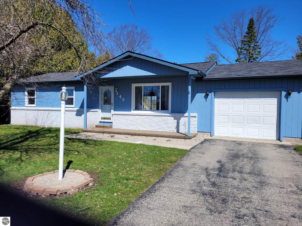 148 Roberta Drive - Photo 1