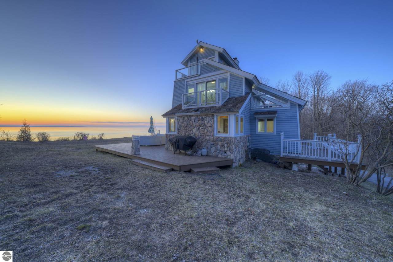 4781 Golfview Drive - Photo 1