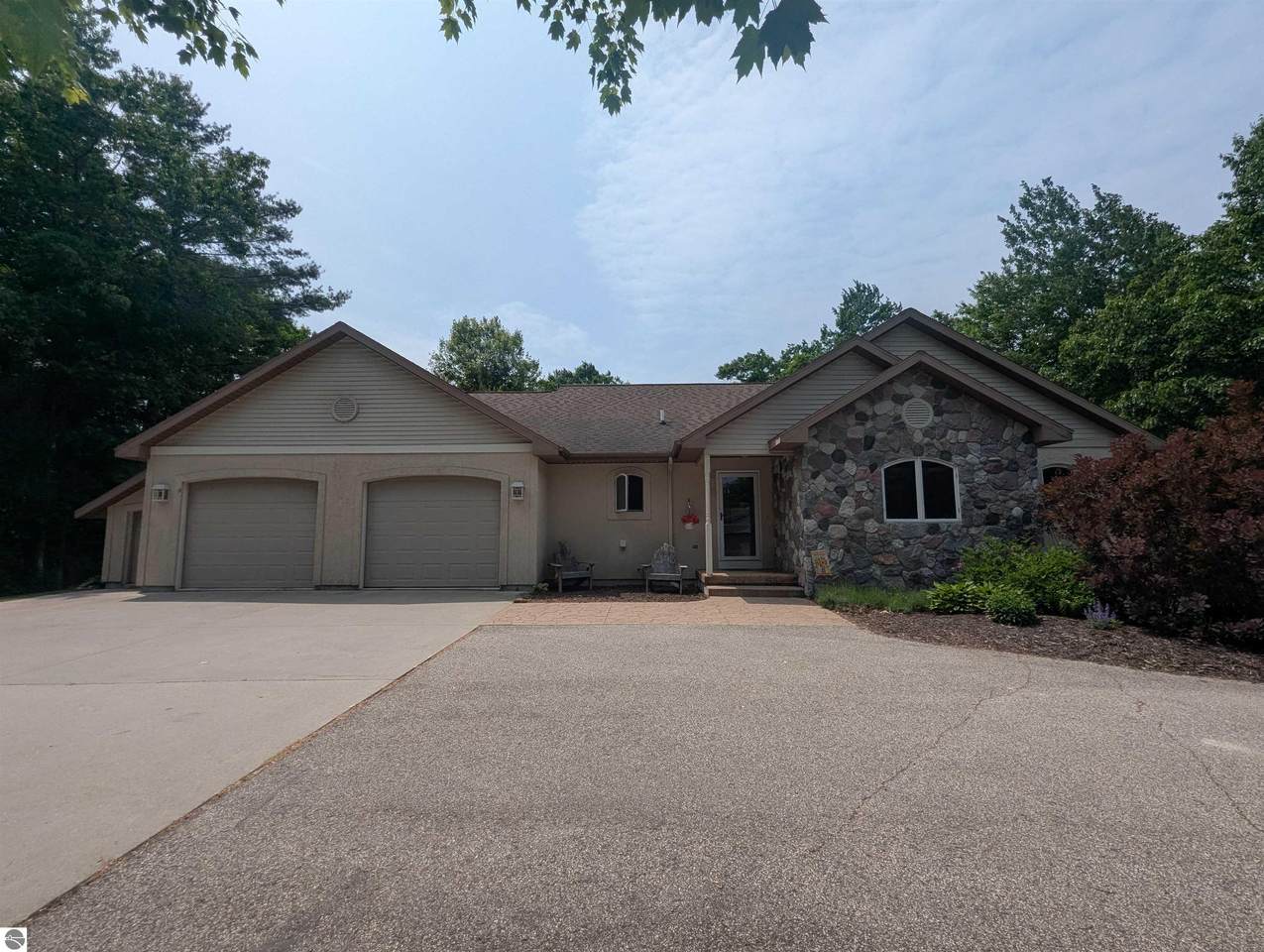 8544 Esmond Road - Photo 1