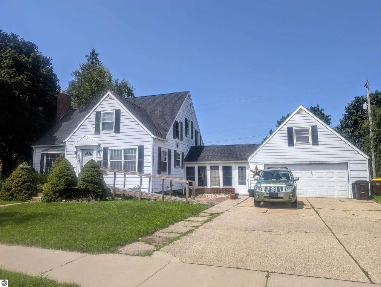 1207 North Drive - Photo 1