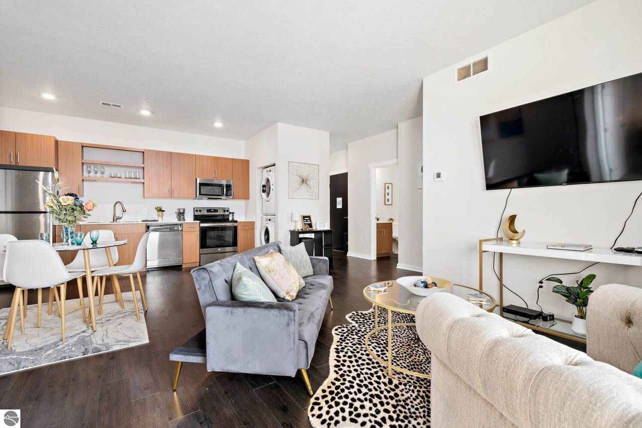 630 Garfield Avenue - Photo 1