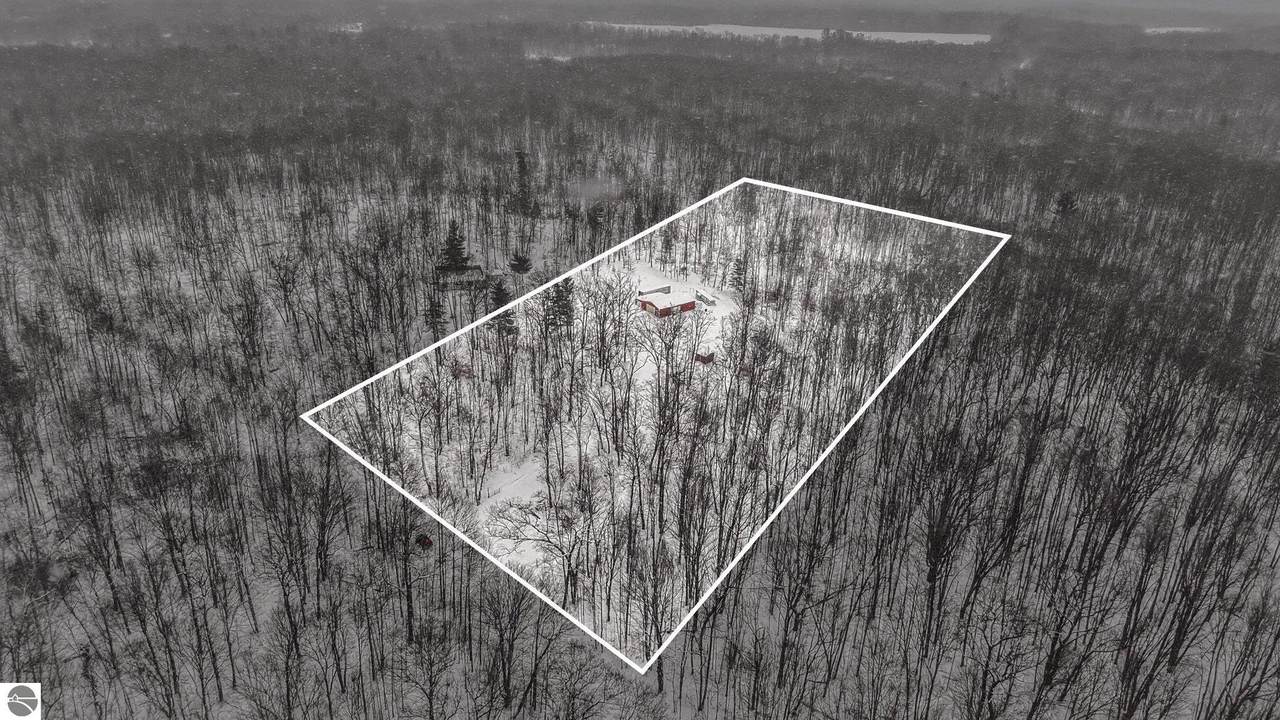 9047 Oakwood Trail - Photo 1