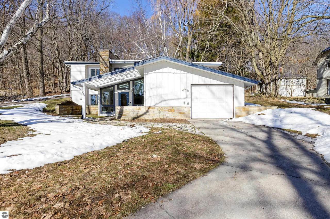 413-415 Leelanau Avenue - Photo 1