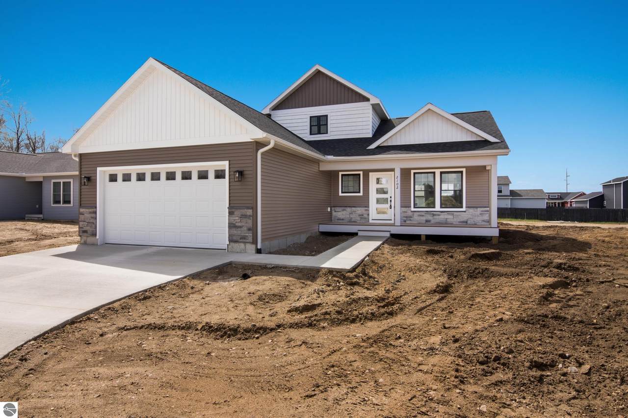 2102 Cottonwood Avenue - Photo 1